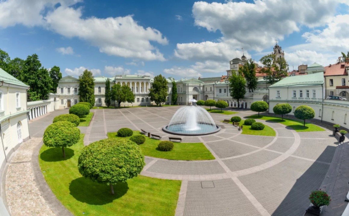 Ekskursija "Prezidentų žmonos: tarp santuokos, valstybės ir savęs" - miniatiūra 6