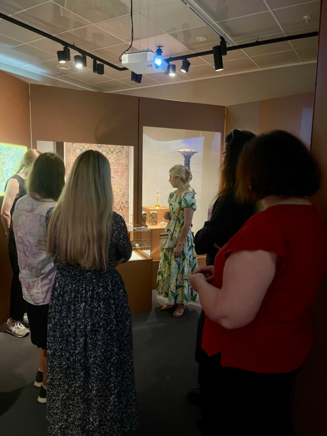 Ekskusija po parodą "Karalienė, karalystė ir jausmai" - miniatiūra 3